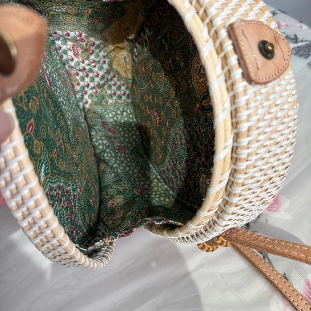 WOVEN RATTAN DETAIL ROUND CROSSBODY BAG W/LEATHER ACCENT - Picture 4 of 7
